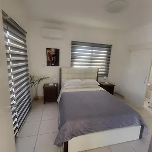 https://georgimaria-luxury-sea-star-villa-next-to-the-beach.hotelsatayianapa.com
