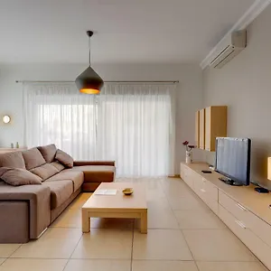 https://superb-apartment-in-fort-cambridge-with-pool.qawrahotelsmalta.org
