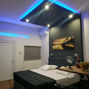 https://takis-apartments.hotelsatayianapa.com